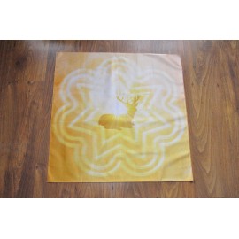 Csodaszarvas - Sol'A'Vana 70x70 cm-es szatén terítő Csodaszarvas - Sol'A'Vana 70x70 cm-es szatén terítő